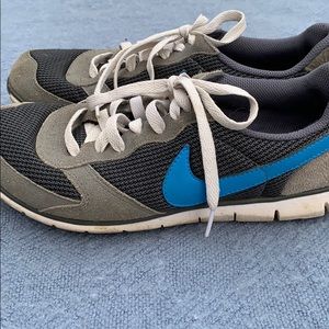 Nike tennis shoes